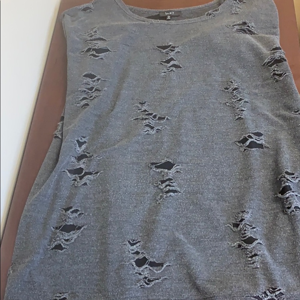 Distressed top - Picture 2 of 4